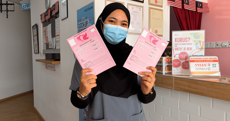 Doktor menerangkan rekod kehamilan
